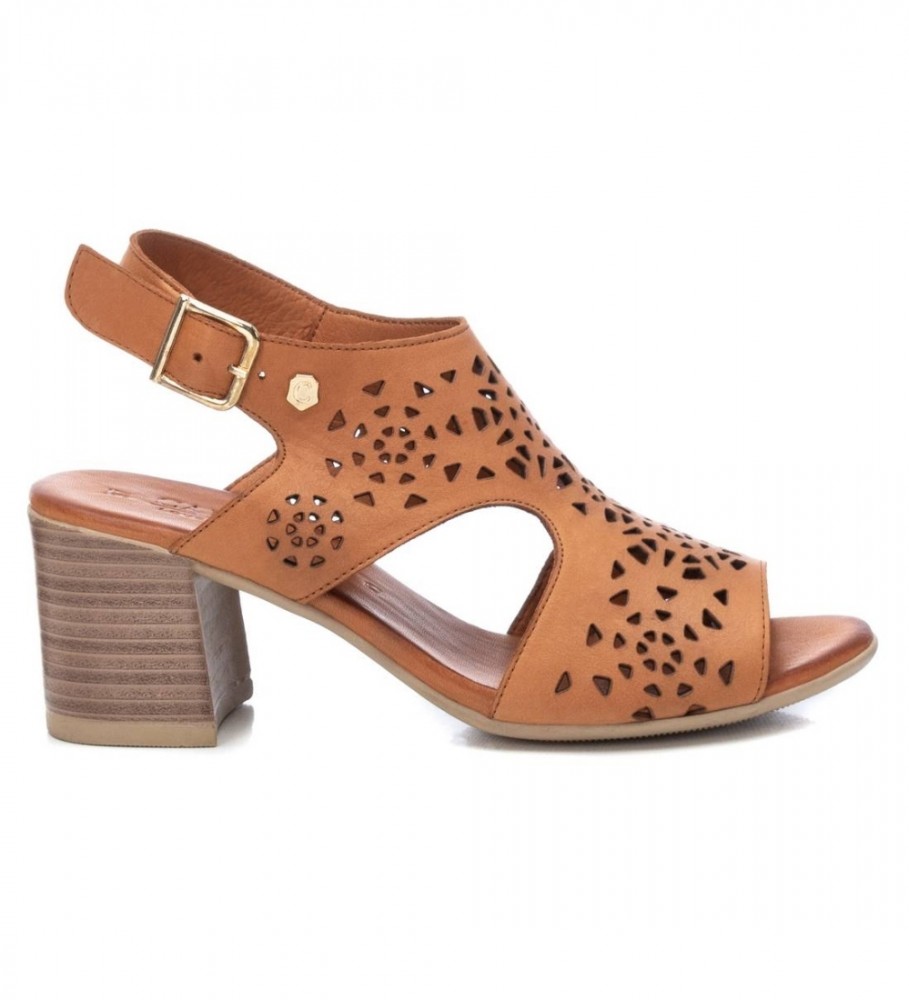 Sandale perforate cu toc din piele naturala