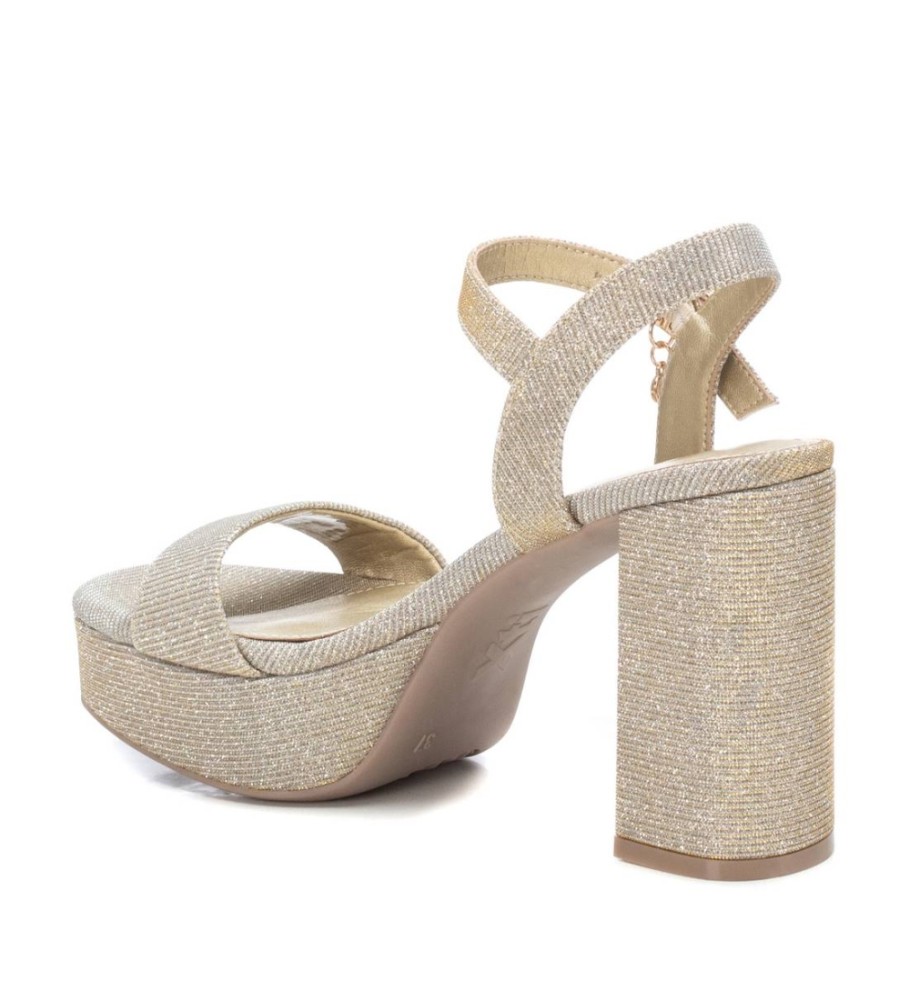 Sandale cu platforma 