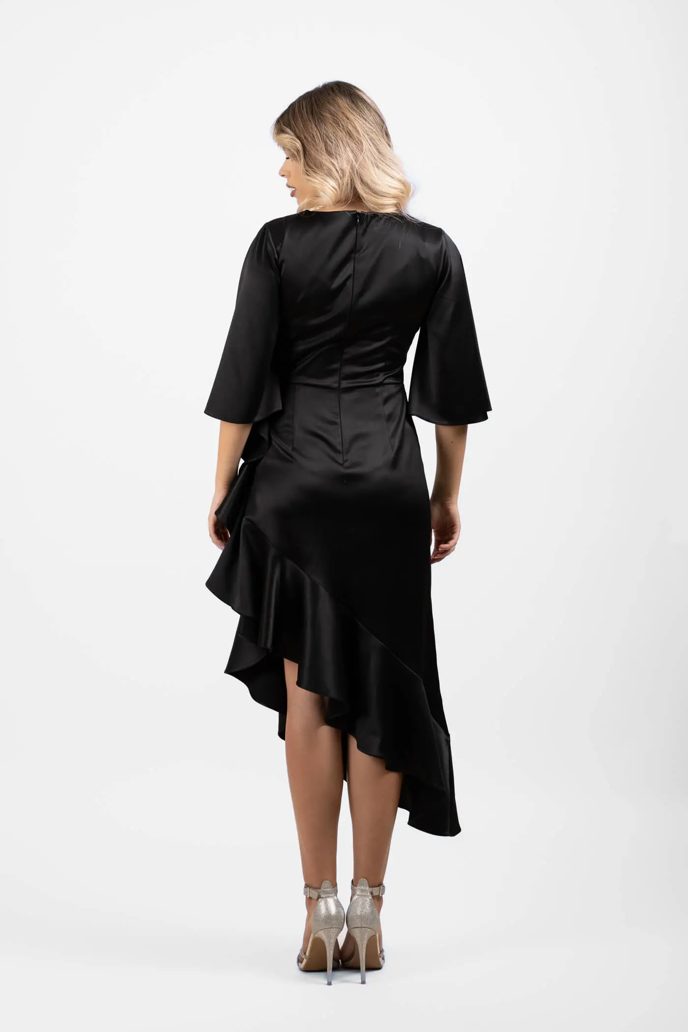 Rochie neagra midi cu mâneci și volane