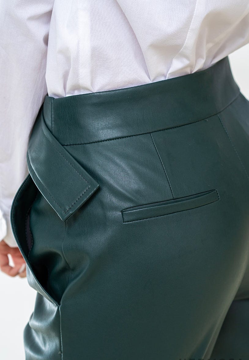 Pantaloni casual din ecopiele cu buzunare