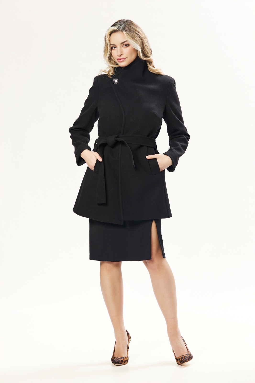 Jacheta cu buzunare si cordon detasabil