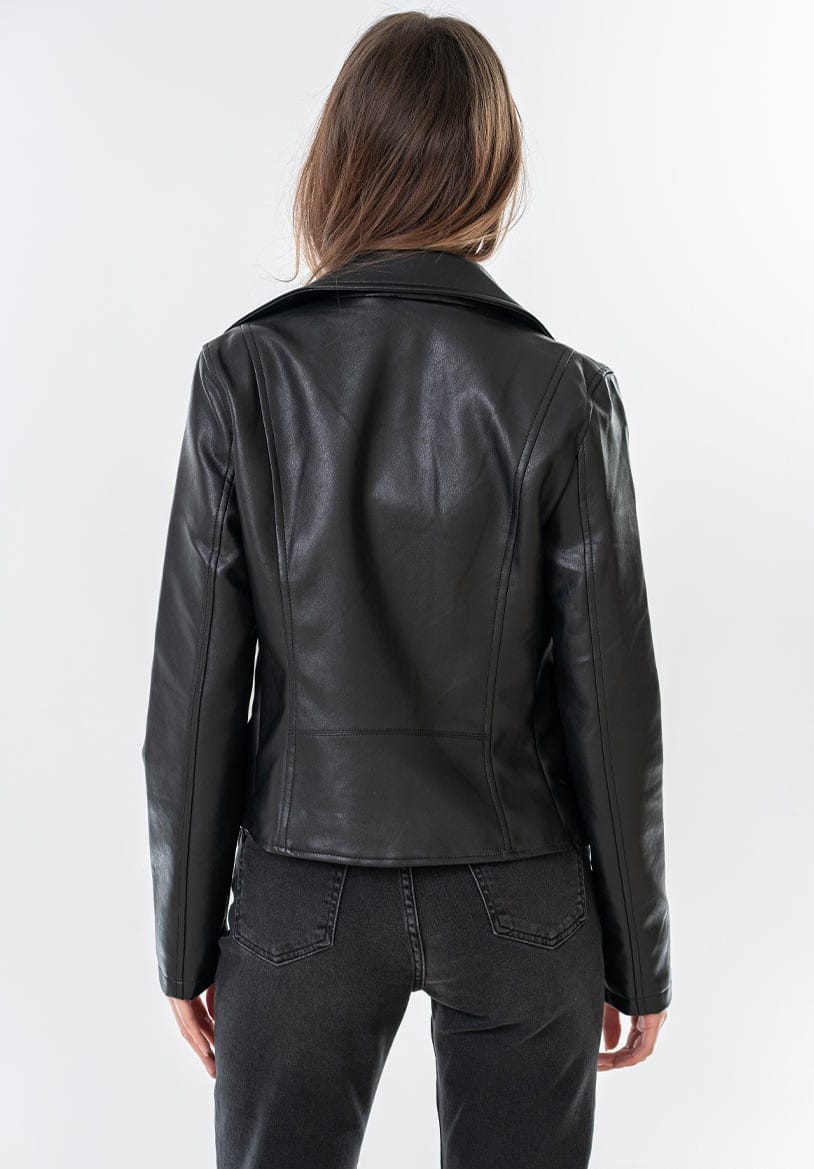 Geaca cambrata din piele ecologica de inalta calitate