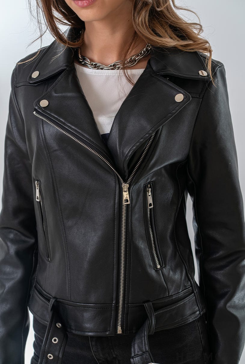 Geaca cambrata din piele ecologica de inalta calitate