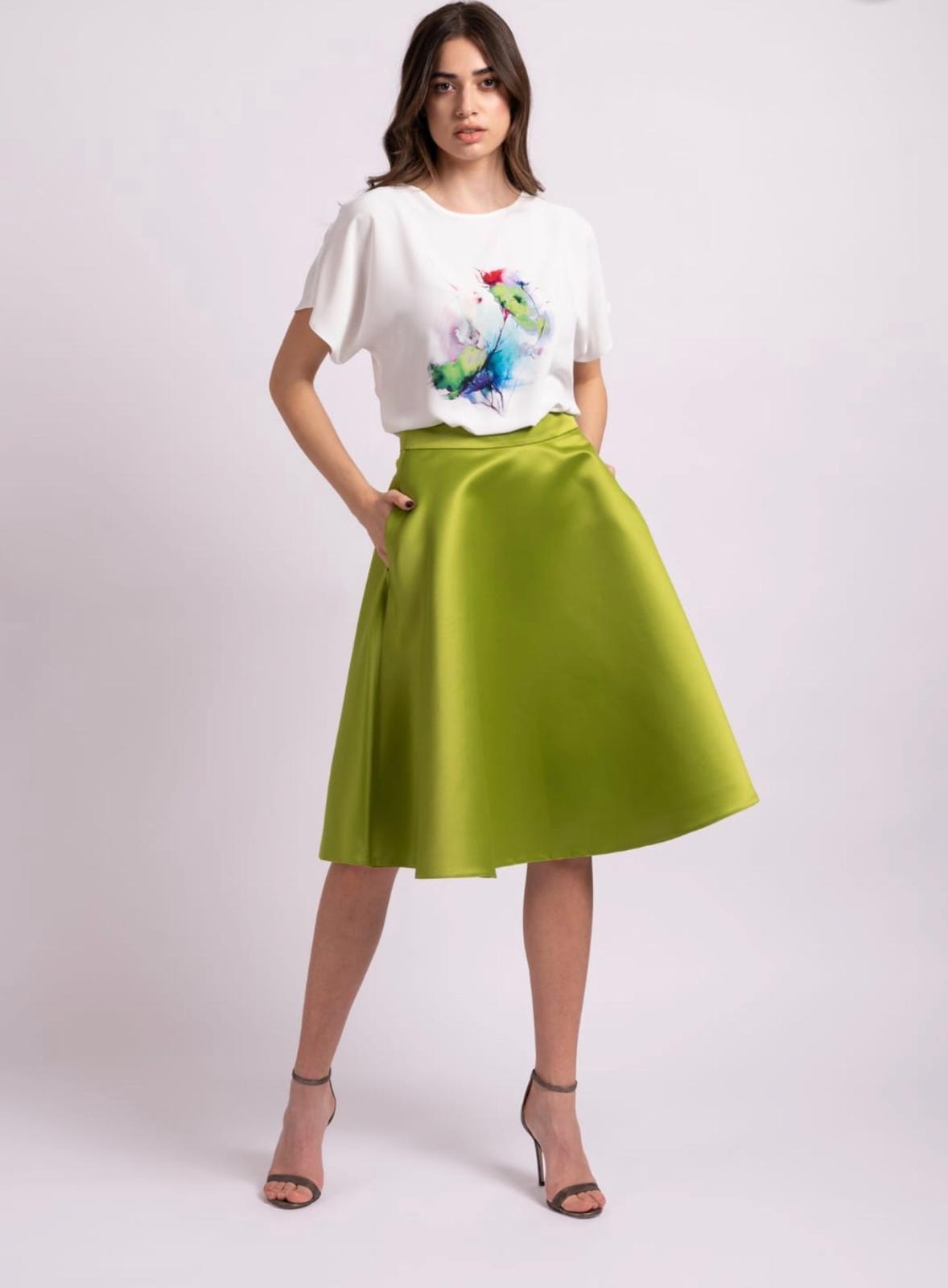 Fusta clos din tesatura satinata