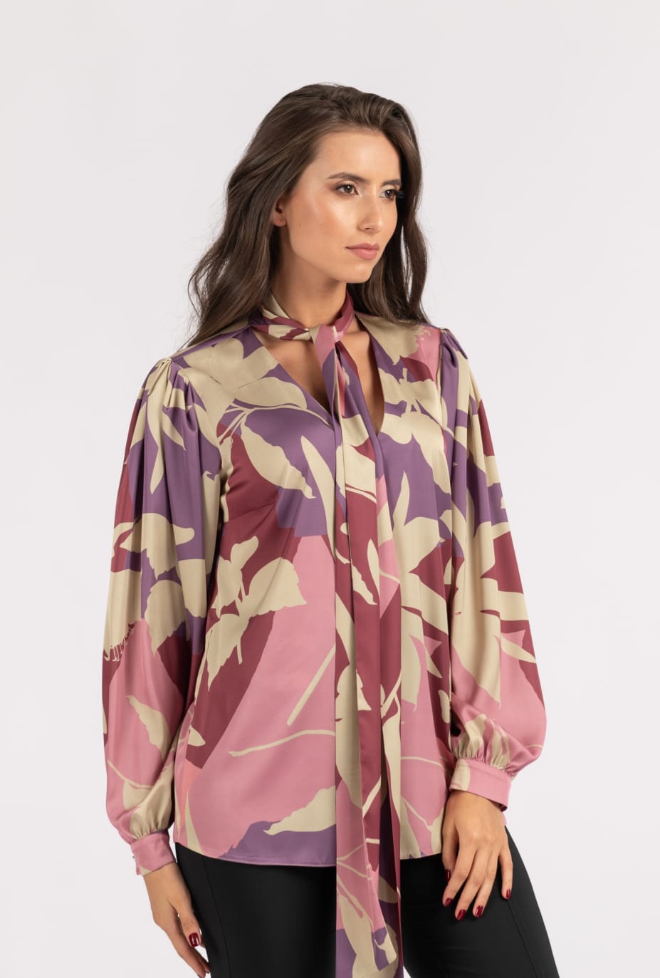 Bluza eleganta cu guler tip esarfa