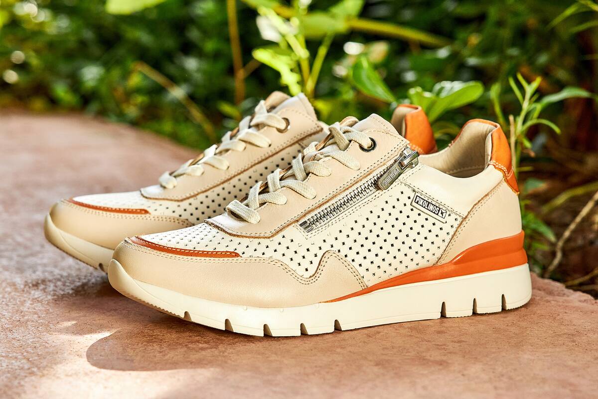 Pantofi sport din piele naturala perforata